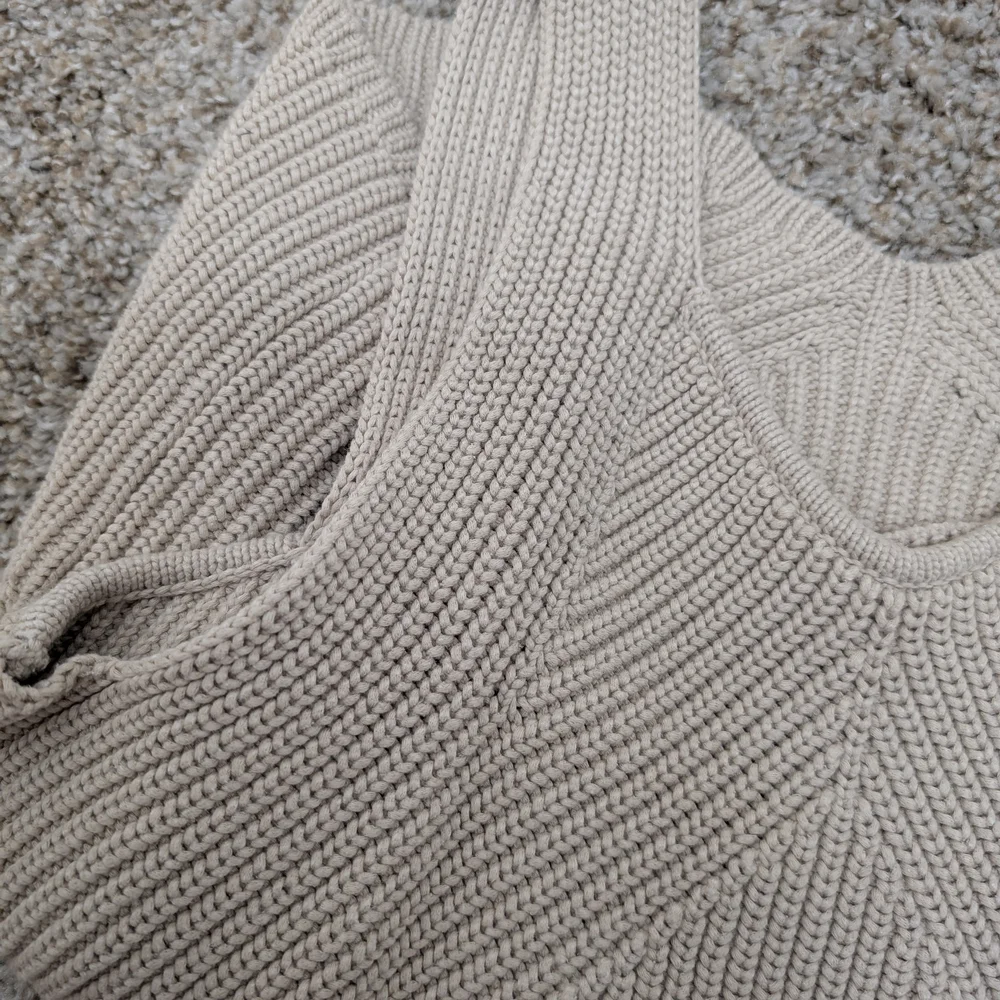 Express Ribbed Sleeveless Top - Picture 4 of 5